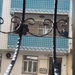 balkonda kadina siddet o anlar kamerada bVsAf6kI