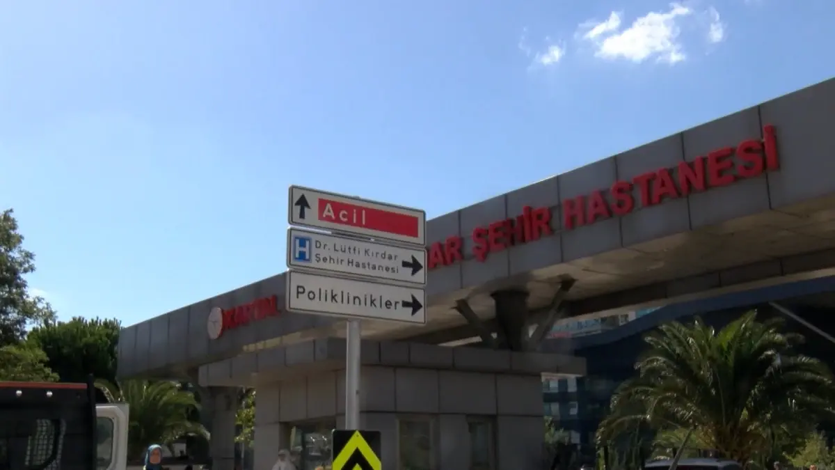 cami bahcesinde kaza 13 yasindaki cocuk yaralandi tfE4w4BY