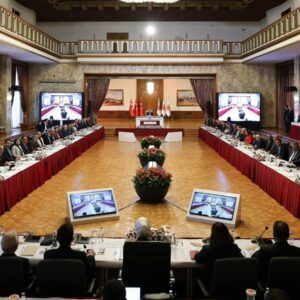 cukurca gazisi takma gozunu eline alip komisyon uyelerine seslendi burada alacaginiz kararlarla ilgili hem millete hem devlete hesap verecegiz IWRG8slf