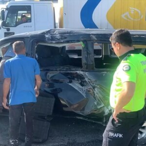 karamanda rus turistlerin minibusu kaza yapti glFZ1Cwn