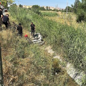 kutahyada takla atan otomobil su kanalina dustu 2 yarali zY7Hs4gq