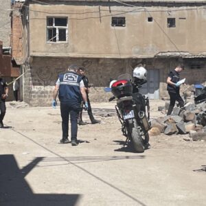 siverekte silahli ve bicakli kavga 2 yarali 3 gozalti O5TbZZP8