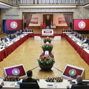 tbmmdeki komisyonda iyi parti icin ayrilan kontenjan uc parti arasinda paylastirilacak ujiYRIpA