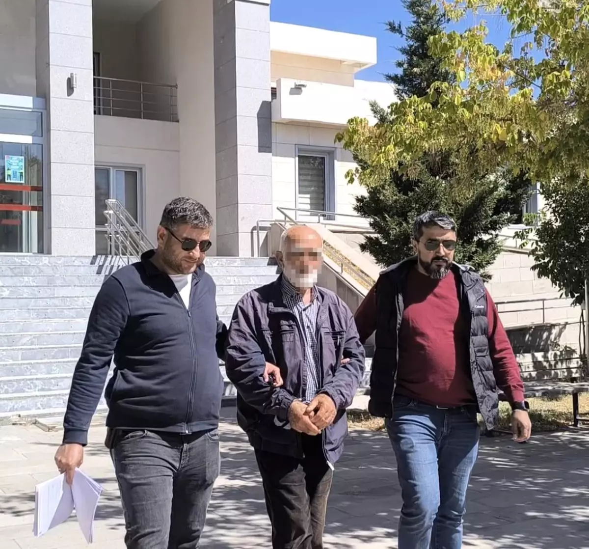 71 yasindaki firari kardes kimligi ile yakalandi vZtB5nfr