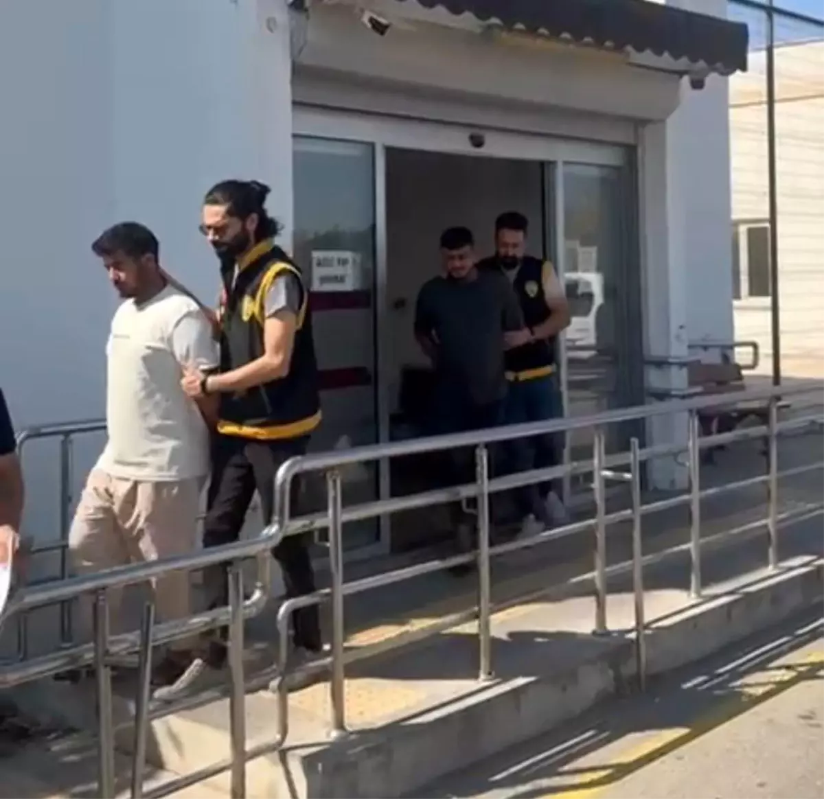 adanada tabancali saldiri 2 supheli tutuklandi 9qjVYVMU