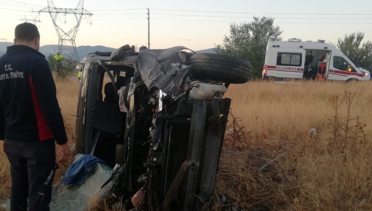 amasyada kaza 4 kisi yaralandi JvX6YhWr