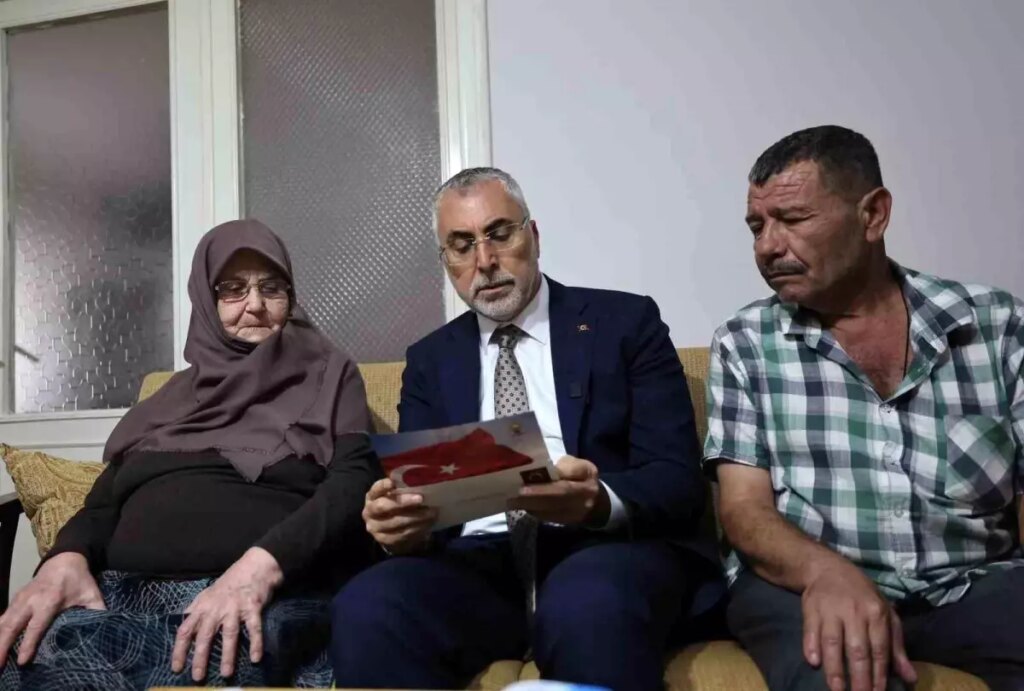 bakan isikhan sehit ailesine terorsuz turkiye mektubunu okudu ebiVqxuW