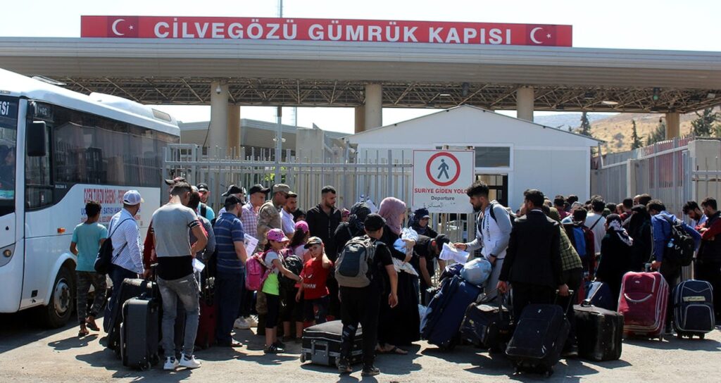 bakan yerlikaya duyurdu ulkesine donen suriyeli sayisi belli oldu LZeTa7LC