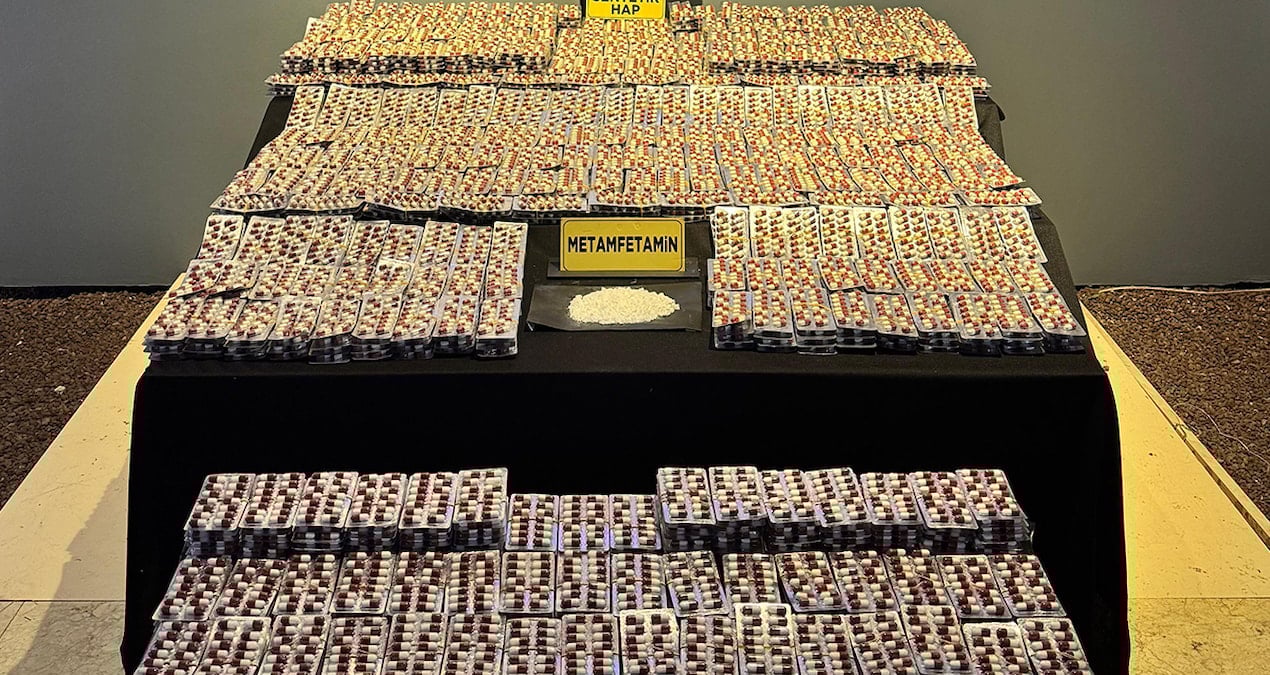 bir kentte 300 bin adet uyusturucu hap yakalandi OICSrcEg