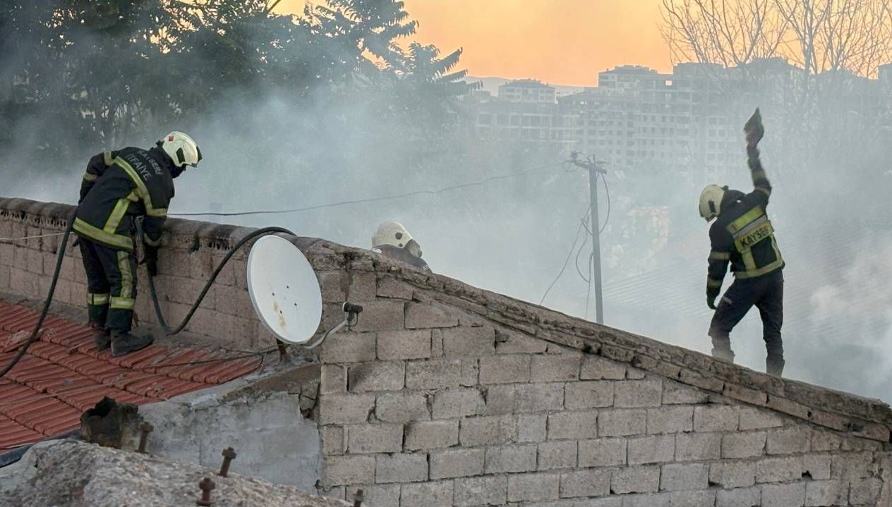 cardakta cikan yangin eve sicradi cKUKZUYO