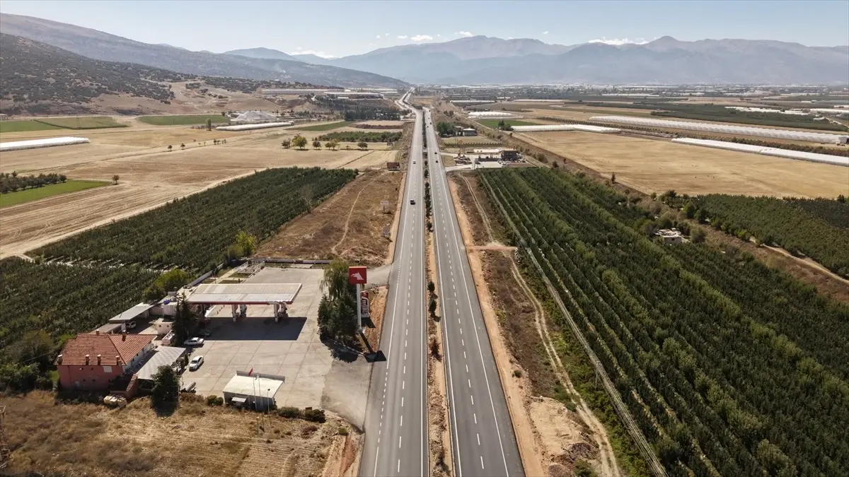 antalyada yeni kavsak acilislari M7FFGl8X.jpg