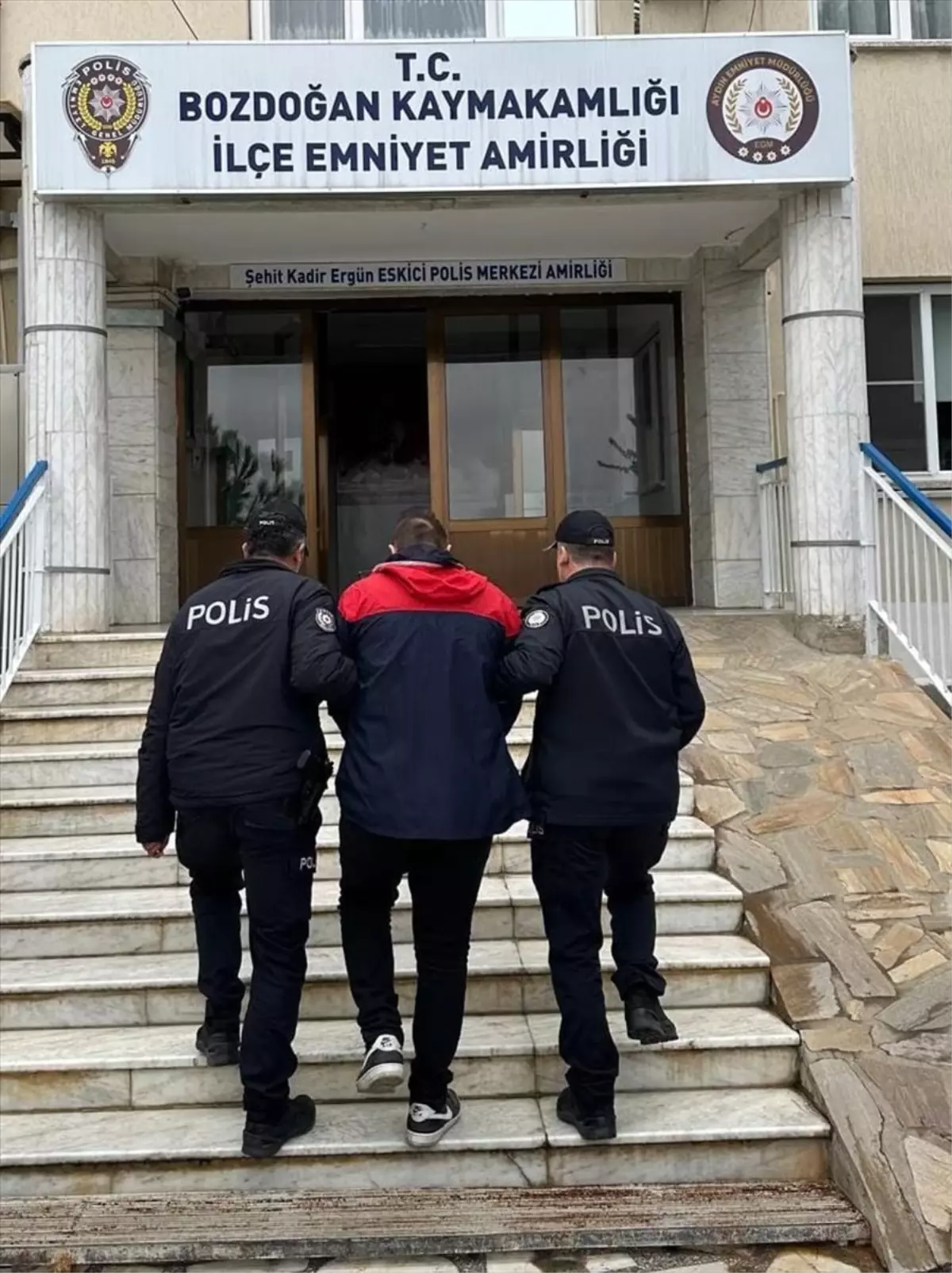 aydinda uyusturucu operasyonu 13 gozalti 1 tutuklama D8DUBWuP.jpg