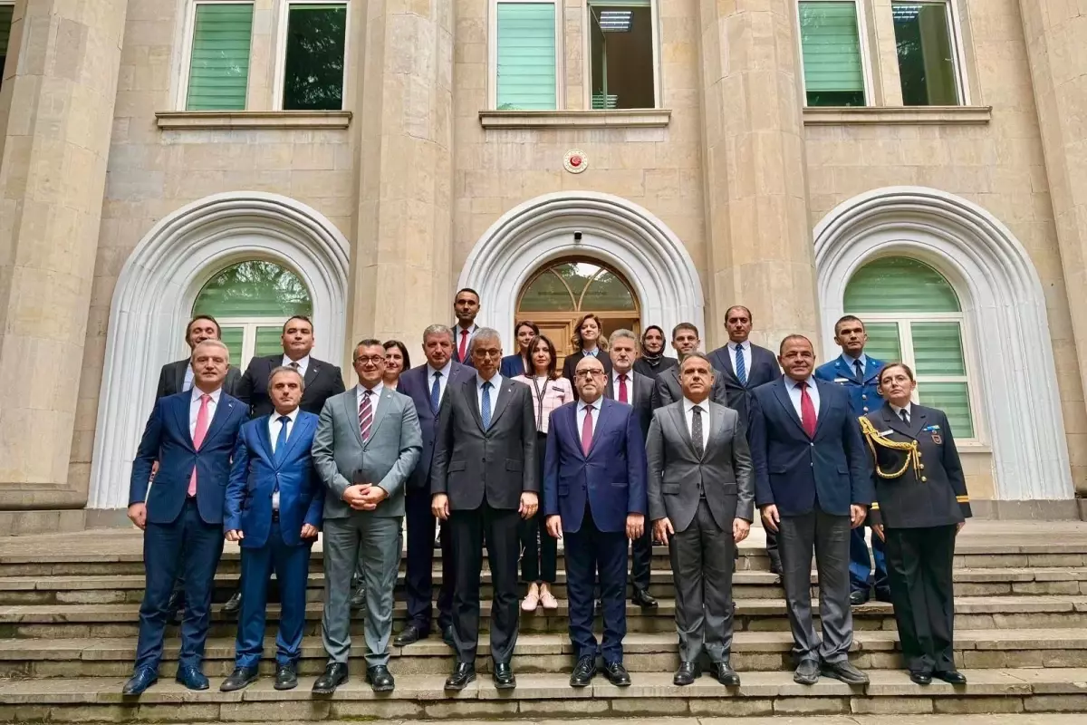 bakan memisoglu tiflis buyukelciligini ziyaret etti QQQYFYg7.jpg