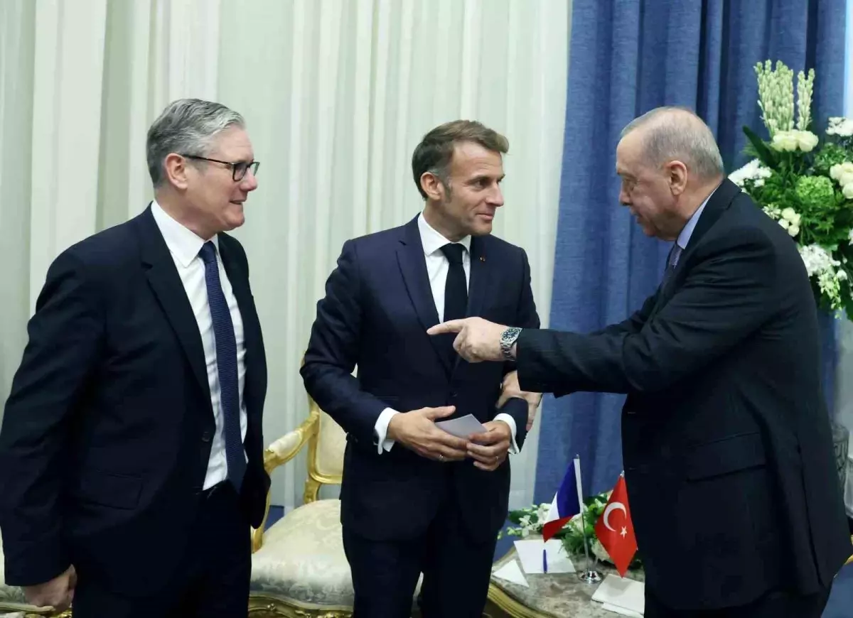 cumhurbaskani erdogan fransa cumhurbaskani macron ile gorustu 8yIqR8F4.jpg