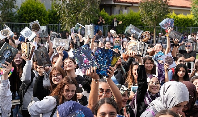 kocaeli kitap fuarinda kitap aski kuyruklara sigmadi 2LtPR8Xv