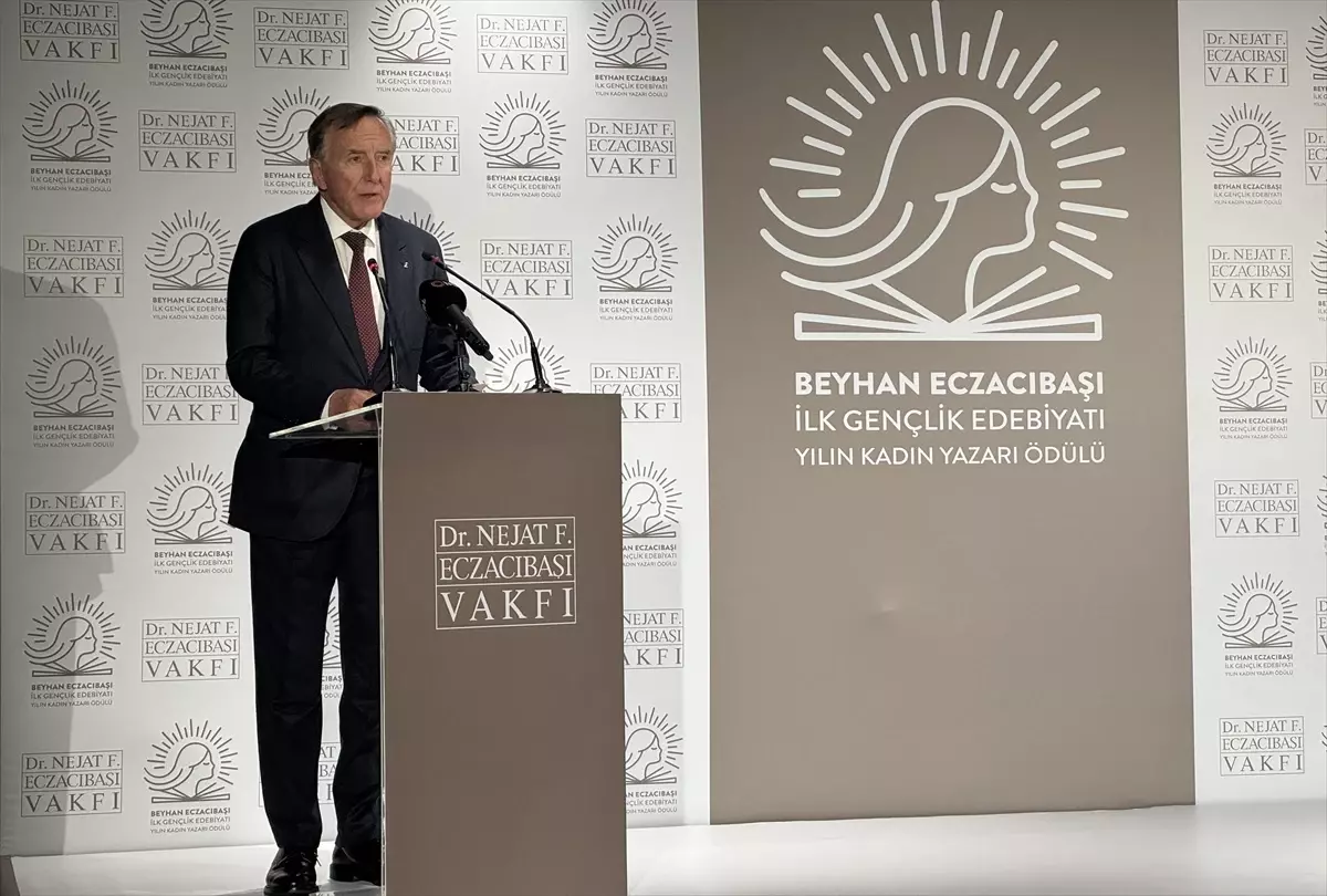 koray avci cakman yilin kadin yazari odulunu kazandi uVffPy73.jpg