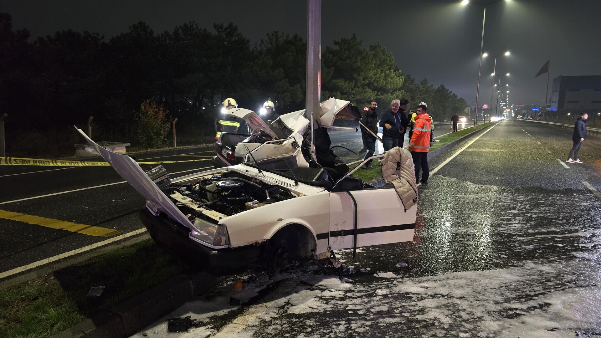 tekirdagda direge carpan otomobil ikiye ayrildi surucu yaralandi KIAOnlya