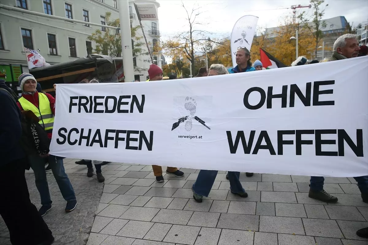 viyanada baris ve tarafsizlik gosterisi SWhmTcBX.jpg