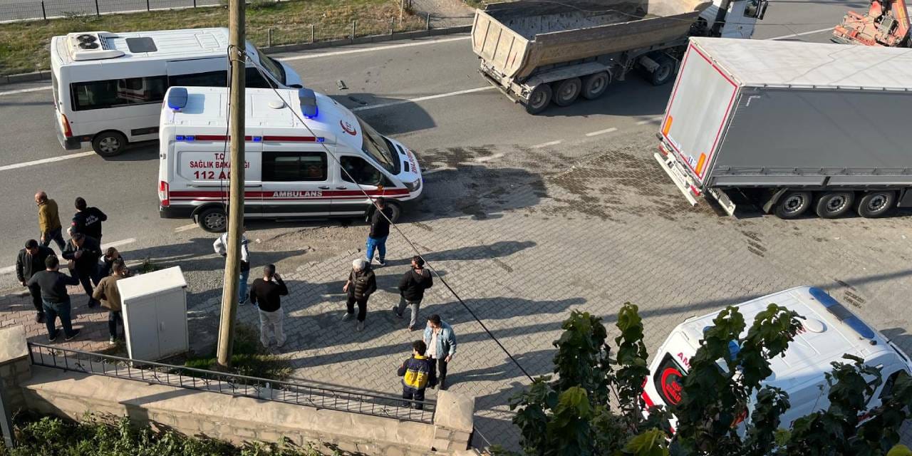 igdirda polisleri tasiyan minibus kaza yapti 7 yarali VqOXbFSw.jpg