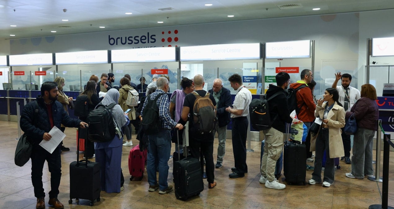 kimligi belirsiz iha hava limanini kapattirdi xZAVxXdO.jpg