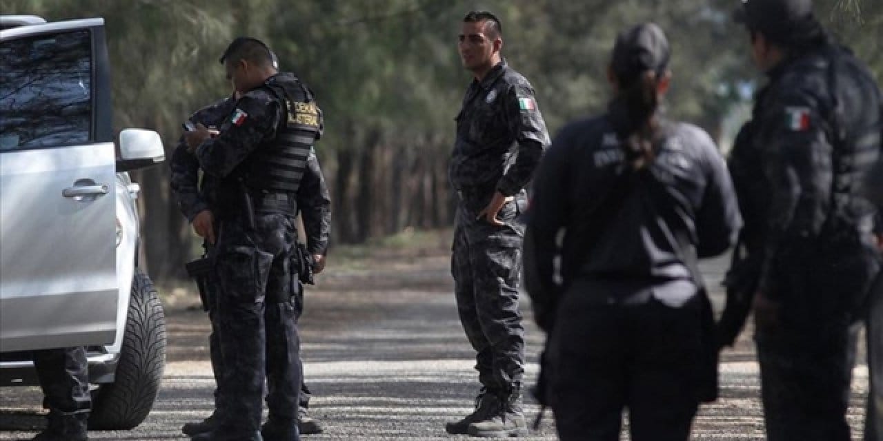 meksikada kartel ve polis catisti 13 olu OPrc65pO.jpg