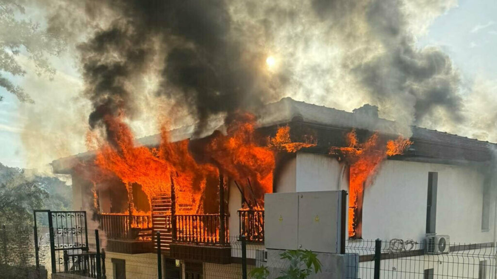 muglada evi atese verip 2 jandarmayi bicakla yaraladi vurularak etkisiz hale getirildi jkHEjluz.jpg