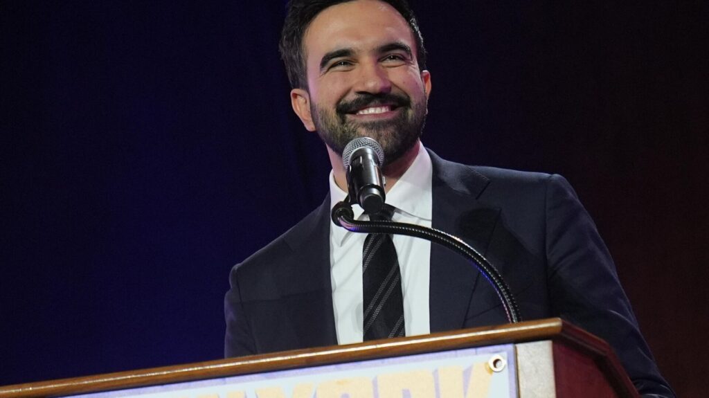 new yorkta devrim gibi secim trumpin kabusu oldu musluman sosyalist ve gocmen belediye baskani zohran mamdani kim jaY2hHaE.jpg