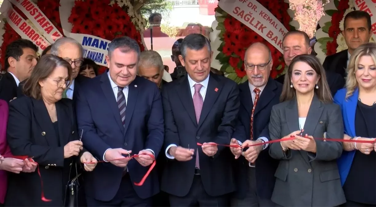 ozgur ozel eczacilik muzesinin acilisini yapti QMUXsA17.jpg