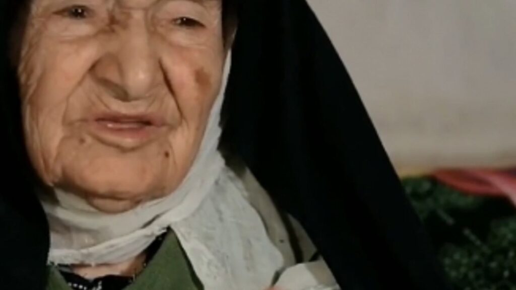 'Ot otladık ot, mal gibi! Mal, mal otluyor ya, otluyorduk öyle. Allah da gün verdi ölmedik!'