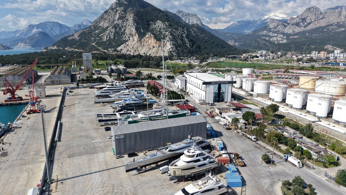 Antalya, Lüks Yatlarla Dolu: İki Özel Trimaran ve Bir Süper Yat Şehre Geldi