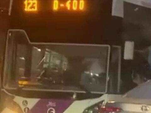Adanada 10 kisilik grup otobus soforunu darbetti CLUZftiy